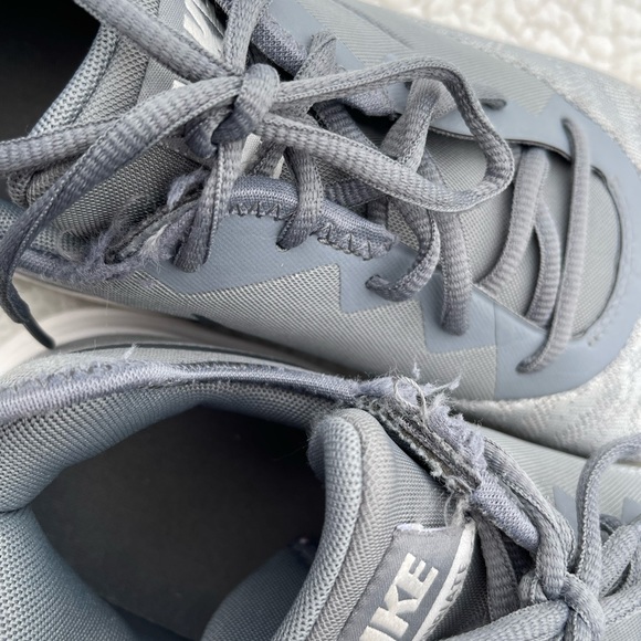 NIKE GREEN/GRAY BASKETBALL SHOES , SIZE 8.5 - Picture 3 of 5